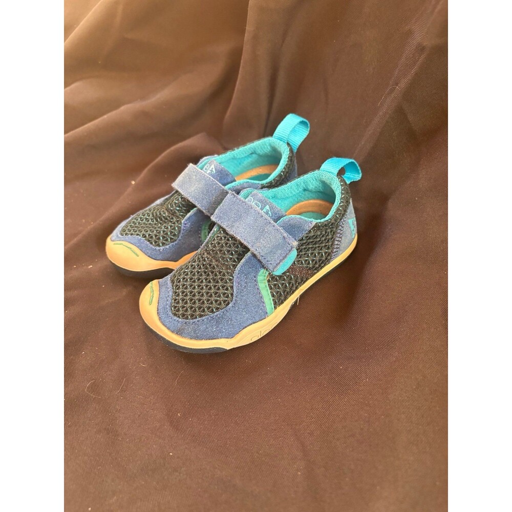 Plae boys size 6.5 Blue Mesh Athletic Shoes with Velcro Straps